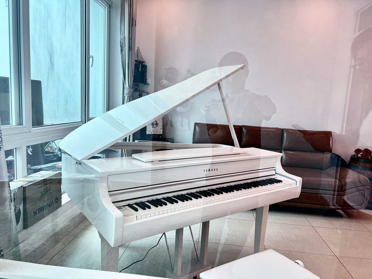 Hình ảnh chi tiết YAMAHA CLP-795 GP WH góc chụp 2